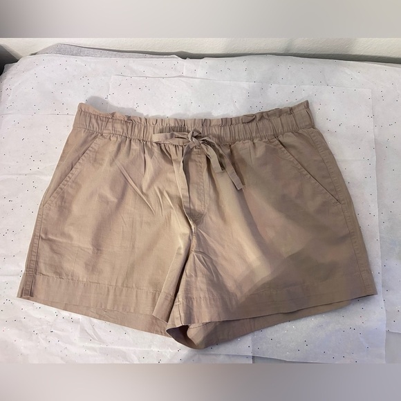 LOFT Taupe Relaxed Shorts
Set of two Loft brand shorts size L - Picture 2 of 6